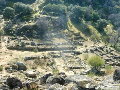 Ciudad de Vascos-Dolmen de Azután;imagenes de campamentos de verano rutas verdes madrid senderismo 